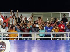 DC vs LSG: फैंस के जोश से लेकर क्रुणाल पांड्या और दीपक हुडा के एक साथ बल्लेबाजी करने तक, देखें मैच की दिलचस्प तस्वीरें