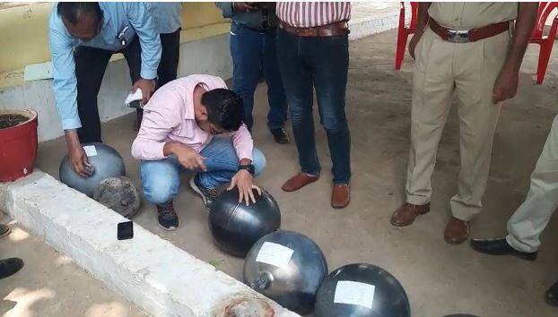 शाहजहान एम. आणि मयुरेश शेट्टी या दोन शास्त्रज्ञांच्या चमूने संपूर्ण वस्तूंची पाहणी केली.