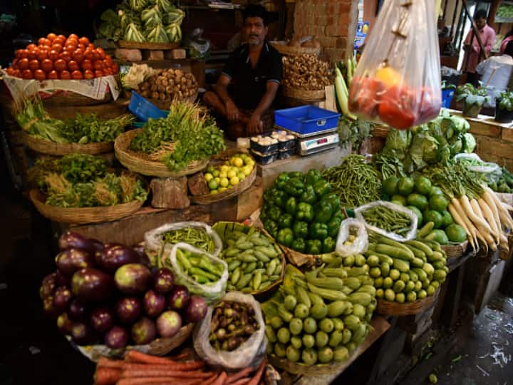 India Inflation Hit House Wife Kitchen Budget Increased Twice  Difficult to run Home महंगाई ने बिगाड़ा किचन का बजट, सब्जियों की कीमतों में लगी आग, घर में किचन चलाना हुआ मुश्किल