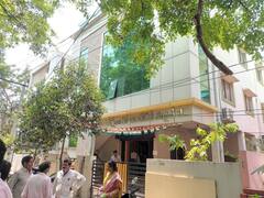 East Godavari News : కో-ఆపరేటివ్ బ్యాంకు బోర్డు తిప్పేస్తోందా? ఆందోళనకు దిగిన ఖాతాదారులు !