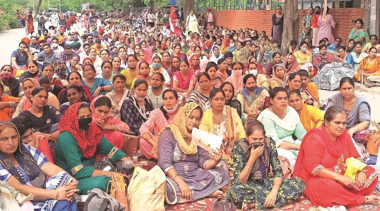 Temporary teachers protest against Bhagwant Mann government, ultimatum till April 29 and protest would be staged in Mohali on April 30 Punjab News: ਕੱਚੇ ਅਧਿਆਪਕਾਂ ਨੇ ਖੋਲ੍ਹਿਆ ਭਗਵੰਤ ਮਾਨ ਸਰਕਾਰ ਖਿਲਾਫ ਮੋਰਚਾ, 29 ਅਪ੍ਰੈਲ ਤੱਕ ਦਾ ਅਲਟੀਮੇਟਮ