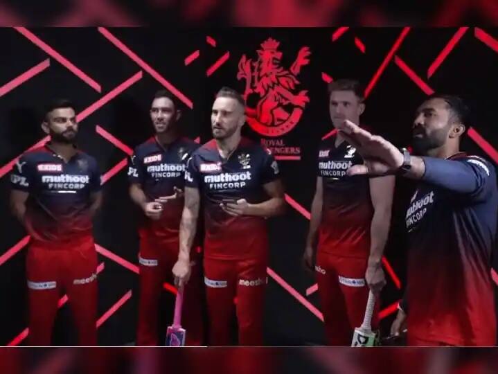 david willey writes victory song for rcb willey jammed it with virat maxi dk and faf making of rcb victory song IPL 2022: ડુપ્લેસિસે ડેવિડ વિલીને આપી હતી RCBનું વિજય ગીત લખવાની જવાબદારી, વીડિયોમાં જુઓ ગીતનું મેકિંગ