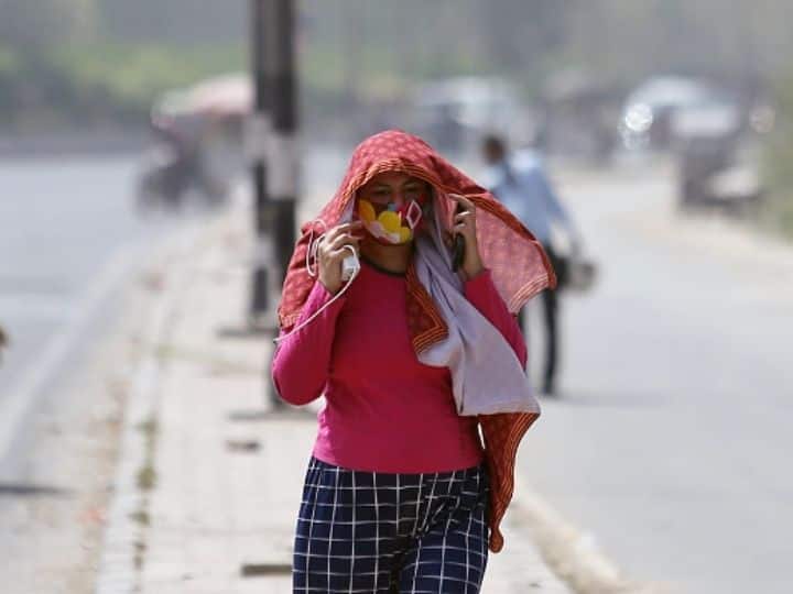 Weather Update: Delhi Experiences Heatwave Conditions, Maximum Temperature Crosses 40 Degrees Celsius Weather Update Delhi Experiences Heatwave Conditions, Maximum Temperature Crosses 40 Degrees Celsius Weather Update: Delhi Experiences Heatwave Conditions, Maximum Temperature Crosses 40 Degrees Celsius