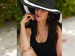 PHOTO : समुद्र किनाऱ्यावर कतरिनाच्या बोल्ड अदा, सिझलिंग फोटोंचा इंटरनेटवर धुमाकूळ!