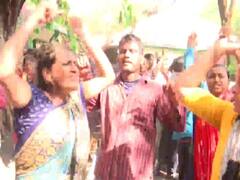 Maharashtra ST Workers Protest: ST कार्यकर्ताओं ने किया शरद पवार के घर किया प्रदशर्न, पुलिस ने हिरासत में लिया