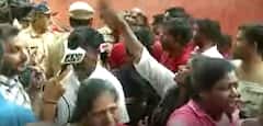 Visuals of MSRTC workers pelting stones at NCP leader Sharad Pawar's residence | ABP News