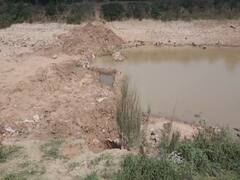 अजब-गजब: जेसीबी और ट्रक लेकर आए चोर ले भागे 60 फीट लंबा पुल! रोहतास की ये घटना जानकर चौंक जाएंगे आप