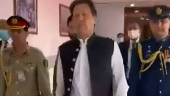 क्या Pakistan छोड़कर भागने की तैयारी में हैं Imran Khan? । Bharat Ki Baat