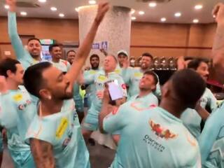 Watch: नील डायमंड का 'स्वीट कैरोलीन' गीत बना LSG का विक्ट्री सॉन्ग, खिलाड़ियों ने पैर थपथपाकर कुछ यूं गाया गाना