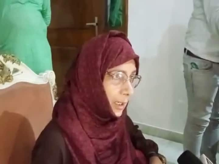 VIDEO: Tears spilled by Shahabuddin's wife Hena Shahab after Rais Khan has filed FIR against eight people including Osama Shahab ann VIDEO: कैमरे पर जोर-जोर से रोईं हिना शहाब, कहा- पहले मांग उजड़ गई अब कोख उजड़ जाएगा, जानें क्या है पूरा मामला