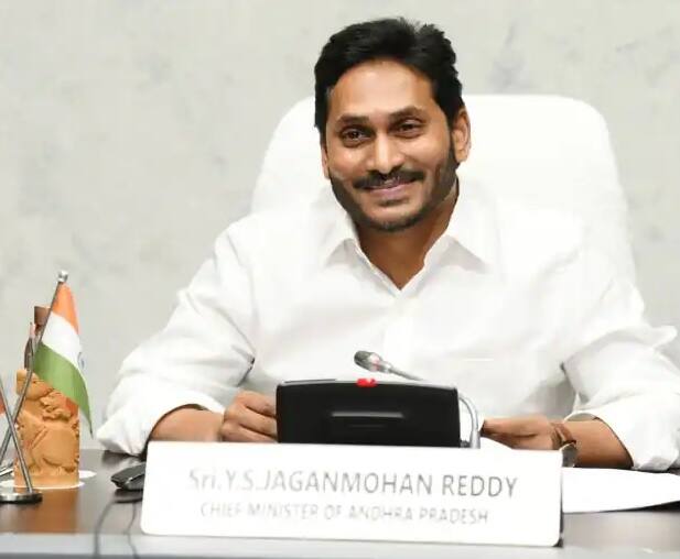 Entire Andhra Cabinet Resigns As Chief Minister Jagan Reddy Revamps Team આંધ્રપ્રદેશના તમામ 24 મંત્રીઓએ મુખ્યમંત્રી જગમોહન રેડ્ડીને સોંપ્યા રાજીનામા, નવા ચહેરાઓને મળી શકે છે તક