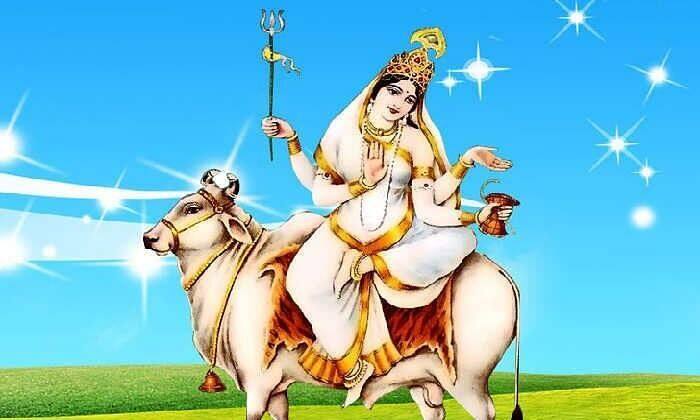 कहा जाता है कि राहु ग्रह पर मां महागौरी का आधिपत्य रहता है. इसलिए राहु संबंधी समस्याओं से मुक्ति पाने के लिए इनकी पूजा करनी बेहद जरूरी हैं. इसके सथ ही मां महागौरी की पूजा से अन्न-धन और सुख-समृद्धि में वृद्धि भी होती है.
