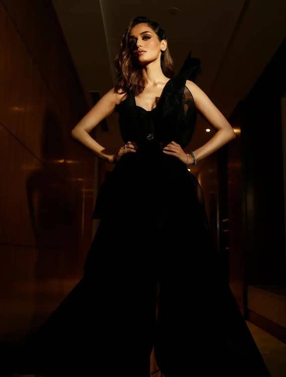 Manushi Chhillar showed stunning look in deep neck black dress, shared pictures from award event