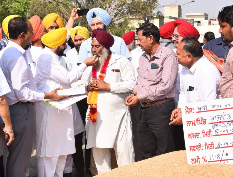 Punjab Chief Minister Bhagwant Mann reviews wheat procurement at Khanna Grain Mandi Punjab News : ਮੁੱਖ ਮੰਤਰੀ ਭਗਵੰਤ ਮਾਨ ਵਲੋਂ ਖੰਨਾ ਅਨਾਜ ਮੰਡੀ 'ਚ ਕਣਕ ਦੀ ਖ਼ਰੀਦ ਦਾ ਜਾਇਜ਼ਾ