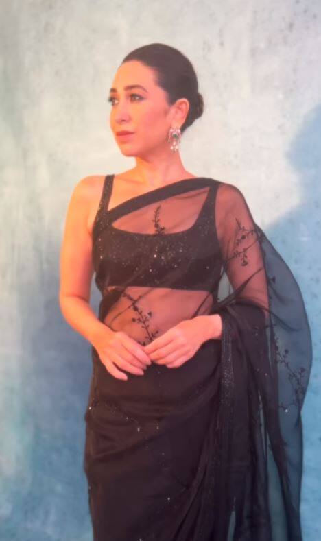 बॉलिवूडमधील लोकप्रिय अभिनेत्रींच्या यादीमधील एक नाव म्हणजे अभिनेत्री करिश्मा कपूर (Photo : @therealkarismakapoor instagram)