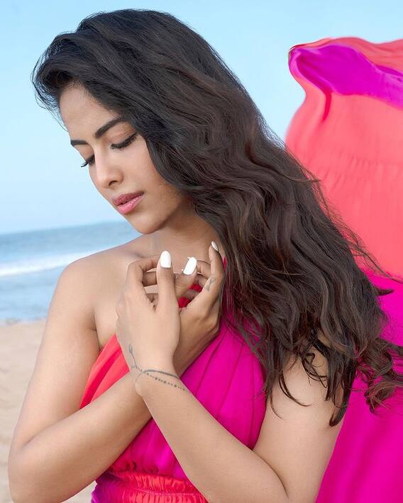 Avika Gor: క్యూట్ లుక్ లో అవికా - వైరల్ అవుతోన్న ఫొటోలు 