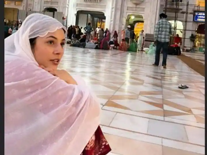 ਸ਼ਹਿਨਾਜ਼ ਗਿੱਲ ਨੇ ਹਰਿਮੰਦਰ ਸਾਹਿਬ 'ਚ ਬਿਤਾਇਆ ਸਮਾਂ, ਅਦਾਕਾਰਾ ਦੇ ਚਿਹਰੇ 'ਤੇ ਖੁਸ਼ੀ ਦੇਖ ਪ੍ਰਸ਼ੰਸਕ ਹੋਏ ਖੁਸ਼