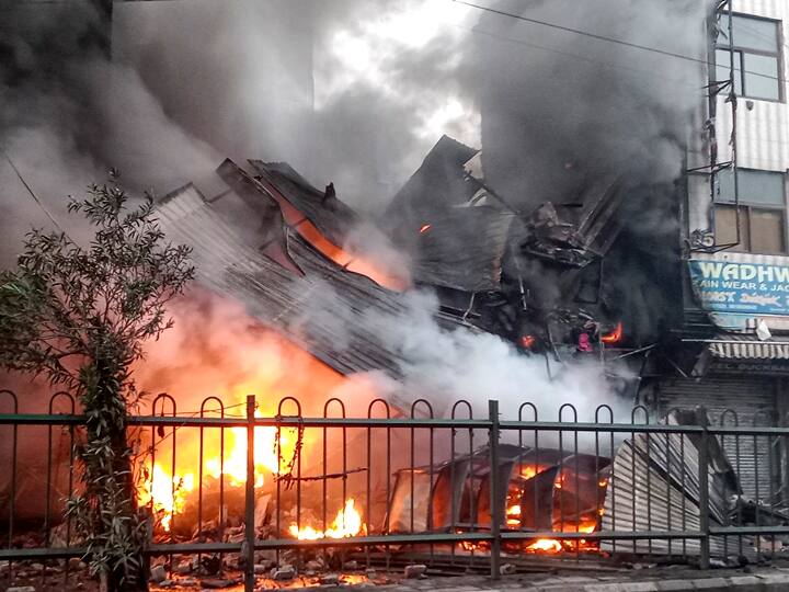 Delhi: Fire Breaks Out At Factory In Anand Parvat Industrial Area, Five Shops Gutted In Azad Market Delhi: 9 Injured At Cylinder Blast In Anand Parvat Industrial Area, Five Wounded In Azad Market Fire