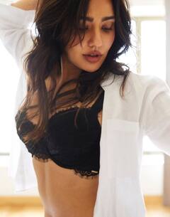 નેહા શર્માએ બ્લેક ડ્રેસમાં તસવીરો શેર કરી સોશિયલ મીડિયામાં લગાવી આગ