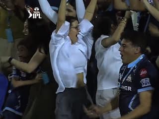 PBKS vs GT: तेवतिया के छक्कों पर खुशी से झूम उठीं नताशा तो हार्दिक ने दिया ऐसा रिएक्शन, देखें वीडियो