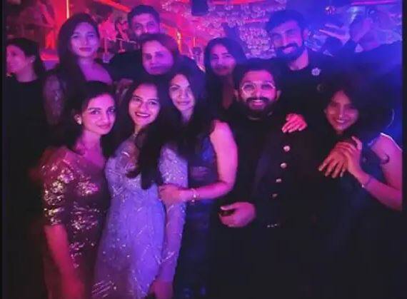 ਸ਼ੁੱਕਰਵਾਰ 8 ਅਪ੍ਰੈਲ ਨੂੰ ਅੱਲੂ ਅਰਜੁਨ ਨੇ ਬੇਲਗ੍ਰੇਡ, ਸਰਬੀਆ ਵਿੱਚ ਆਪਣਾ 40ਵਾਂ ਜਨਮਦਿਨ ਮਨਾਇਆ। 'ਪੁਸ਼ਪਾ' ਐਕਟਰ ਨੇ ਆਪਣਾ ਜਨਮਦਿਨ ਆਪਣੇ ਕਰੀਬ 50 ਦੋਸਤਾਂ ਨਾਲ ਮਨਾਇਆ।