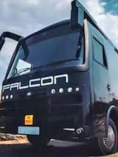 फाइव स्टार होटल से कम नहीं है पुष्पा स्टार अल्लू अर्जुन की वैनिटी वैन, कीमत है होश उड़ाने वाली