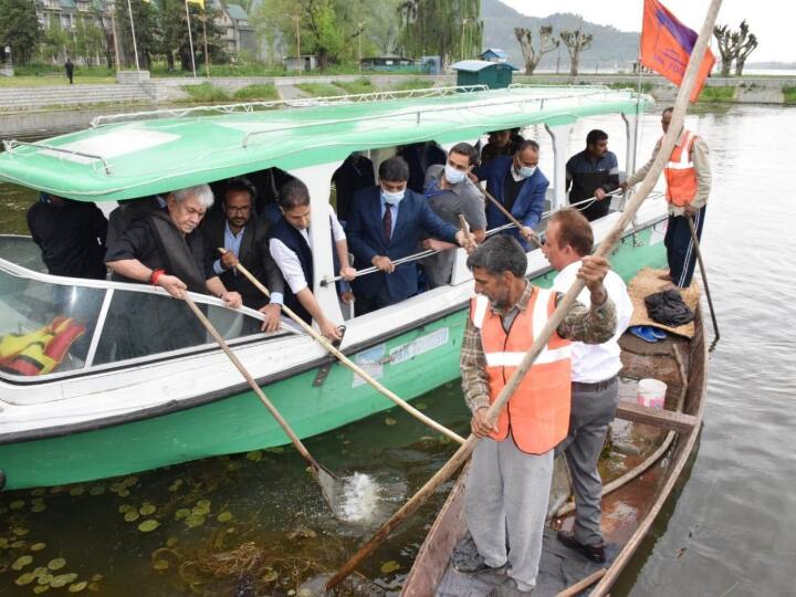 प्रधानमंत्री नरेंद्र मोदी ने भी इस पहल के लिए श्रीनगर के लोगों और जिला प्रशासन के प्रयासों की सराहना की थी. इस साल, हमारा लक्ष्य UT के विभिन्न हिस्सों में 3600 जल निकायों को पुनर्जीवित करना है. मैं सभी हितधारकों, पंचायती राज संस्थाओं और विभागों से सहयोगात्मक प्रयासों से अपनी प्राकृतिक संपदा को बचाने के संकल्प के साथ हाथ मिलाने का आह्वान करता हूं.