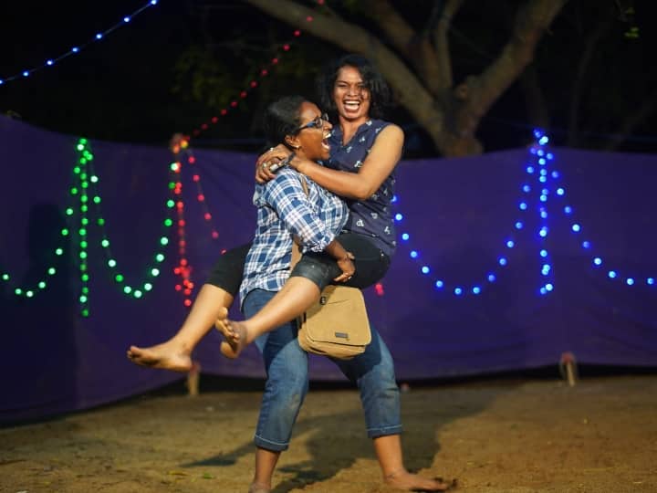 LGBT Madurai activists Divya Bharathi introduced his girlfriend LGBT: தன்பால் ஈர்ப்பு: ‛இவ தான் என் காதலி...’ பகிரங்கமாக அறிவித்த மதுரை பெண் இயக்குனர்!