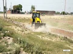 Kairana News: कैराना में अवैध रूप से काटी गई कॉलोनी पर चला बुलडोजर, प्रॉपर्टी डीलर ने नहीं ली थी परमिशन