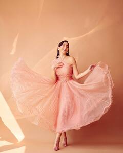 पिंक ड्रेस में नोरा फतेही की नूरानी सूरत लगती है और भी खूबसूरत, यकीन न हो तो खुद ही देख लें