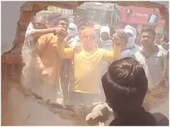 Katni News: स्टेशन परिसर में हिंदू संगठनों का बवाल, जयश्री राम नारे के साथ तोड़ी मंदिर के सामने की दीवार