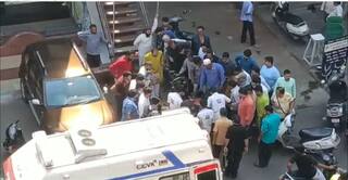 રાજકોટમાં રખડતા ઢોરનો ત્રાસ યથાવત, વધુ એક રાહદારીને ગાયએ અડફેટે લીધો