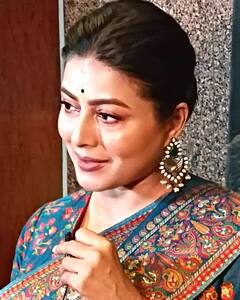 Gargee Roychowdhury on Mahananda: নীল শাড়িতে 'মহানন্দা'-র প্রিমিয়ারের মধ্যমণি গার্গী, বললেন, 'এই যাত্রা আবেগের'