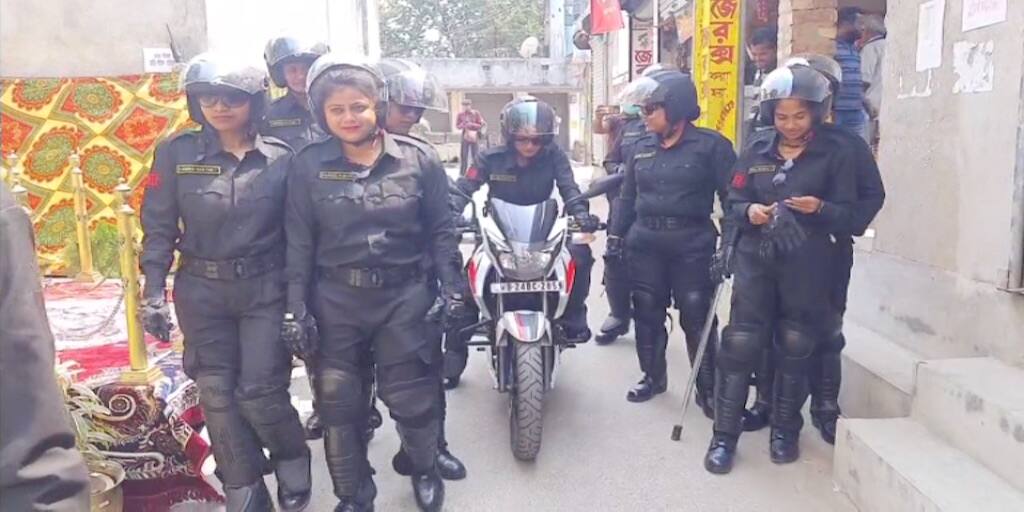 North 24 Parganas News: নারী-সুরক্ষায় অভিনব উদ্যোগ, মহিলাদের নিরাপত্তায় ‘বসিরহাট উইনার্স বাহিনী’ North 24 Parganas News Basirhat Winners Team Formed for Women's Security North 24 Parganas News: নারী-সুরক্ষায় অভিনব উদ্যোগ, মহিলাদের নিরাপত্তায় ‘বসিরহাট উইনার্স বাহিনী’