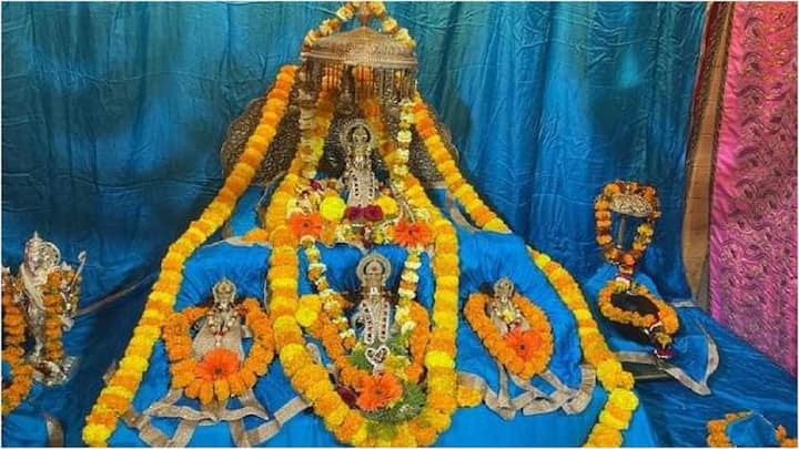 रामलला के जन्मोत्सव को बेहद खास और भव्य बनाने की तैयारी में श्री राम जन्मभूमि तीर्थ क्षेत्र ट्रस्ट भी जुटा हुआ है. रामलला के जन्मोत्सव पर भक्तों को प्रसाद तो दिया ही जाएगा इसके साथ ही अगले दिन दशमी को घर ले जाने के लिए प्रसाद बांटा जाएगा. जिसके लिए भारी मात्रा में प्रसाद और पंजीरी तैयार करवाई जा रही हैं.