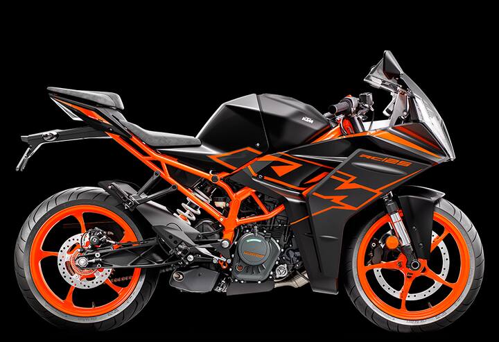 KTM RC 125: इसकी एक्स शोरूम कीमत 1,81,933 रुपये है. यह केवल एक वेरिएंट में आती है. इसमें 124 सीसी का इंजन दिया गया है जो 14.75 बीएचपी की पावर और 12 न्यूटन मीटर का टॉर्क जेनरेट करता है. इसका माइलेज 40 किलोमीटर प्रति लीटर तक का है.