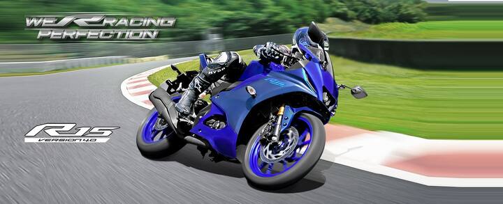 Yamaha YZF R15 V4: इसकी शुरुआती एक्स शोरूम कीमत 1,76,300 रुपये है. यह 5 वेरिएंट में आती है. इसमें 155 सीसी का इंजन दिया गया है जो 18.1बीएचपी की पावर और 14.2 न्यूटन मीटर का टॉर्क जेनरेट करता है. इसका माइलेज 45 किलोमीटर प्रति लीटर तक का है.