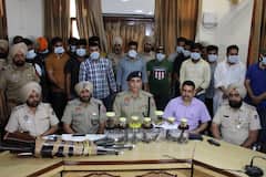 ਅਮ੍ਰਿਤਸਰ ਪੁਲਿਸ ਦਾ ਐਕਸ਼ਨ, ਢਾਬੇ 'ਤੇ 16 ਮੁਲਜ਼ਮਾਂ ਨੂੰ ਭਾਰੀ ਹਥਿਆਰਾਂ ਸਣੇ ਦਬੋਚਿਆ