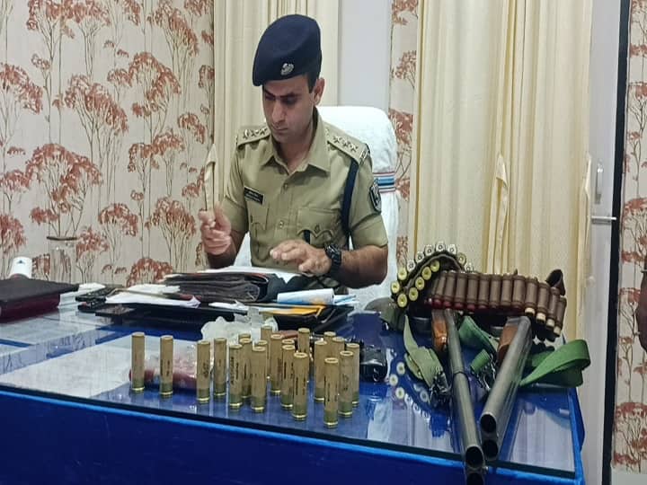 Police caught two private bodyguards of RJD MLA ritlal yadav, protecting 'Honorable' with illegal weapons ann Bihar News: RJD विधायक के दो निजी बॉडीगार्ड को पुलिस ने दबोचा, अवैध हथियार से कर रहे थे 'माननीय' की रक्षा