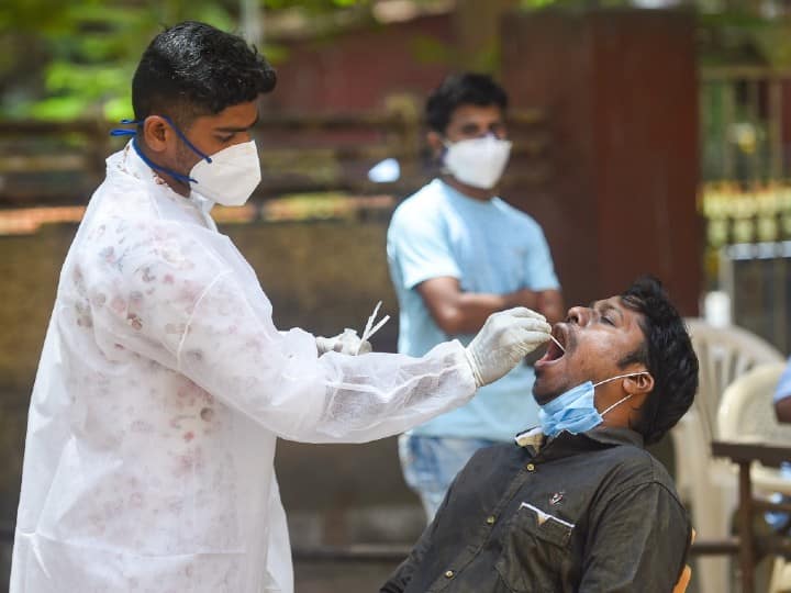 coronavirus cases today in india reports 3377 new cases of covid 60 death in last 24 hours Coronavirus Cases India : धोकादायक! देशात कोरोनाचा संसर्ग वाढतोय, गेल्या 24 तासांत 3,377 नवे कोरोनाबाधित, 60 जणांचा मृत्यू