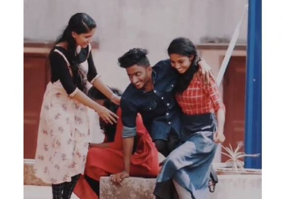 born without legs kerala college boy relies on friends who carry him around Viral Video : ही दोस्ती तुटायची नाय... दिव्यांग मित्राला खांद्यावर घेऊन फिरवतात 'या' मैत्रिणी, व्हिडीओ व्हायरल