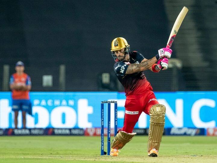 IPL 2022: RCB won the match by 7 wickets against MI in Match 17 at MCA RCB Vs MI: मुंबईचा सलग चौथा पराभव, बंगळुरूनं 7 विकेट्स राखून सामना जिंकला