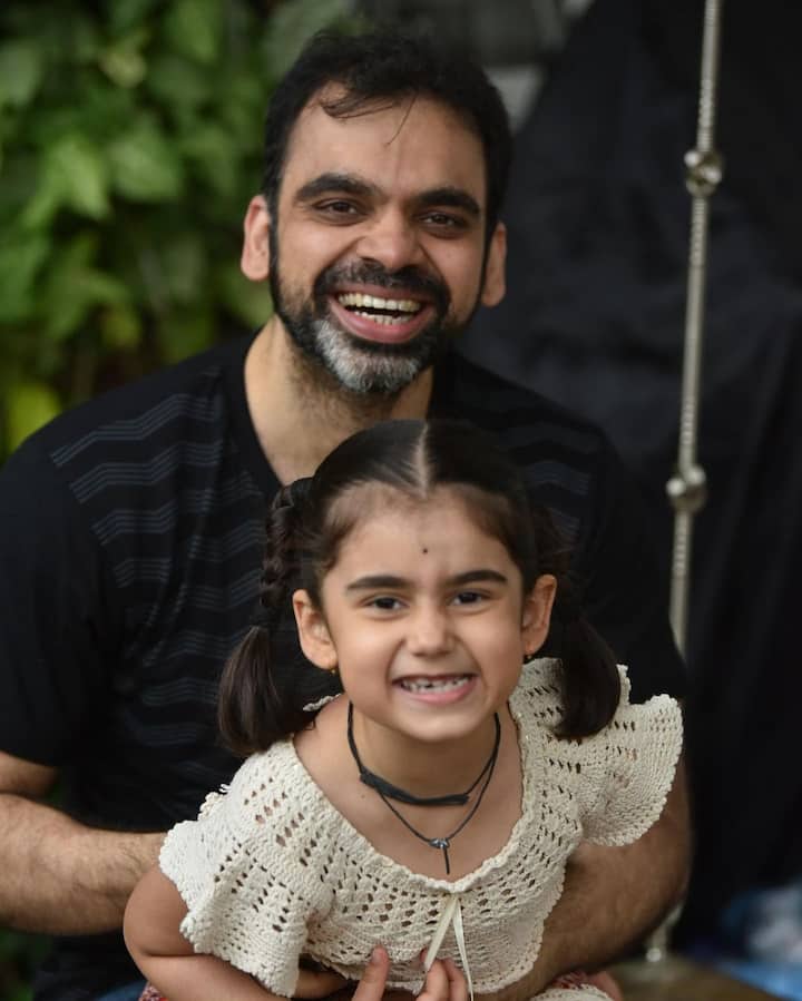 प्रसिद्ध गायक राहुल देशपांडेनं नुकतीच सोशल मीडियावर खास पोस्ट शेअर केली आहे.  (Rahul Deshpande/ Instagram)