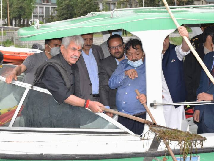 उपराज्यपाल ने कहा कि प्रधानमंत्री की प्रेरणा और प्रोत्साहन से केंद्र शासित प्रदेश के लोग जम्मू कश्मीर की प्राकृतिक संपदा के संरक्षण के लिए प्रतिबद्ध हैं. उपराज्यपाल ने रेखांकित किया, हमारा उद्देश्य जम्मू-कश्मीर की ऐतिहासिक और सांस्कृतिक विरासत को पुनर्जीवित करना है और यहां की झीलें उस विरासत का अमूल्य हिस्सा हैं. इससे पहले तीन दशकों के बाद, खुशाल सर झील, जो सूख गई थी और सीवेज डंप में बदल गई थी. प्रशासन और लोगों की महत्वपूर्ण साझेदारी के बाद ही कायाकल्प हुआ और अपने मूल स्वरूप में लौट आया.