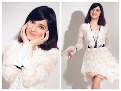 व्हाइट फ्रॉक पहने बार्बी डॉल से कम नहीं लग रही दिव्या खोसला कुमार, चेहरे का नूर चुरा न लें आपका दिल!