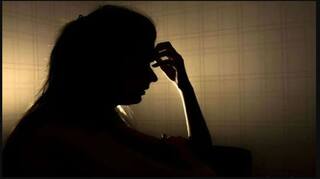 સુરતમાં વેપારી બન્યો હનિટ્રેપનો શિકાર, યુવતીએ મળવા બોલાવી આ રીતે પાડ્યો ખેલ