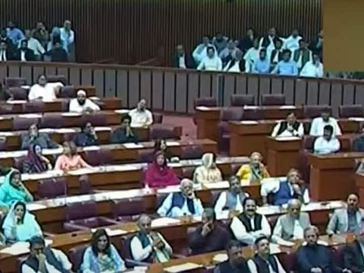 Pakistan Political Crisis: Voting On No-Confidence Motion Against PM Imran Khan Deferred Till 7:30 PM Pakistan Crisis: No-Trust Vote After Iftar, Imran Calls Emergency Cabinet Meet | Top Developments