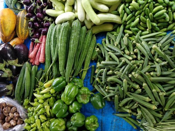 আনাজ আর ফল রান্না বা খাওয়ার আগে বের করে খোসা ছাড়িয়ে নেন নিশ্চয়ই? ভুলটা কিন্তু এই ধাপে এসেই হচ্ছে।