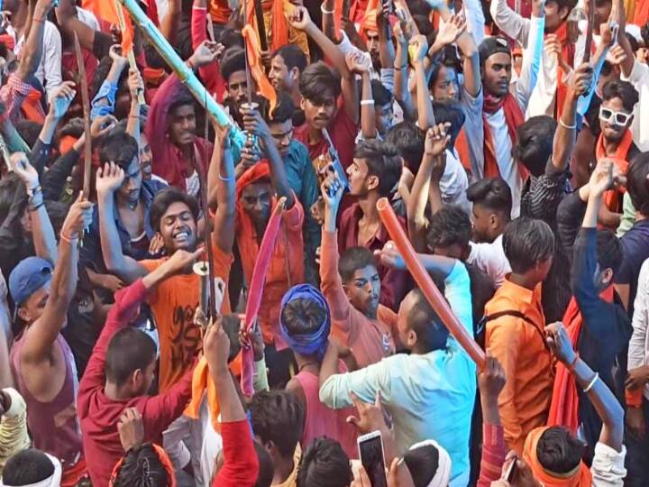 जुलूस के साथ पूरे शहर का भ्रमण किया गया उसके बाद यह यात्रा हाजीपुर के रामचौरा मंदिर पर जाकर खत्म हो गई. कहा जाता है कि इस मंदिर में खुद भगवान राम पधारे थे और इस मंदिर में भगवान राम के चरणों के निशान हैं.