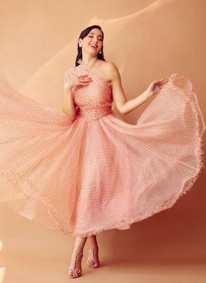 ਪਿੰਕ ਡਰੈੱਸ 'ਚ ਨੋਰਾ ਫਤੇਹੀ ਦੀਆਂ ਬੋਲਡ ਤਸਵੀਰਾਂ